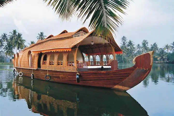 Deluxe houseboat on Kerala backwaters